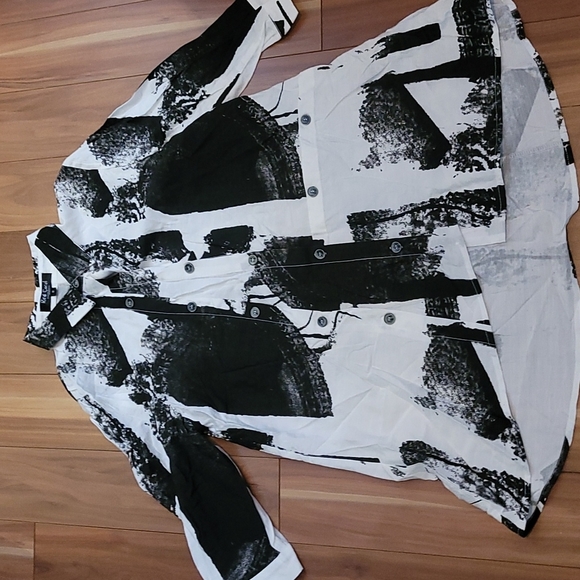 Nwt RED CORAL graphic print collar top - Picture 3 of 5